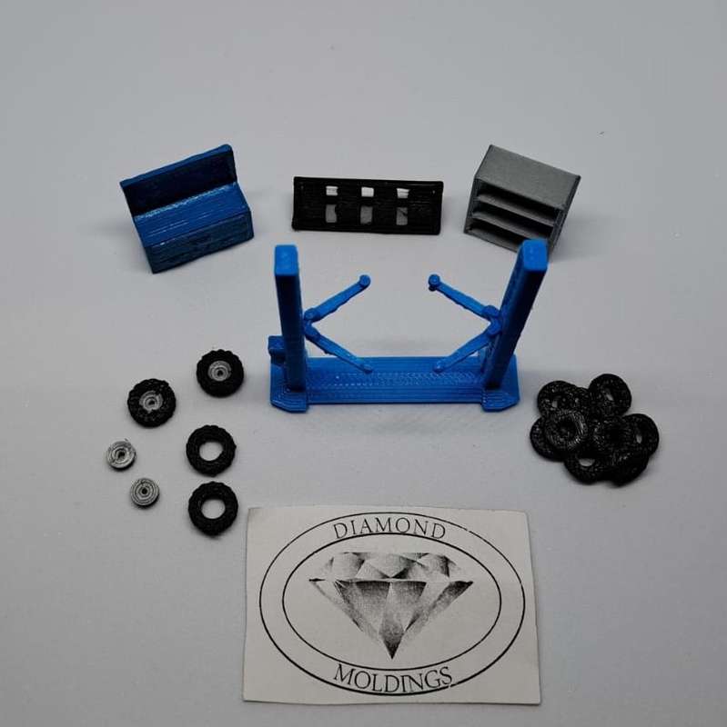Model Trains 1:87 HO - Tyres & Rims, Blue Lift, Toolbox, Shelve for Tyre Shop.