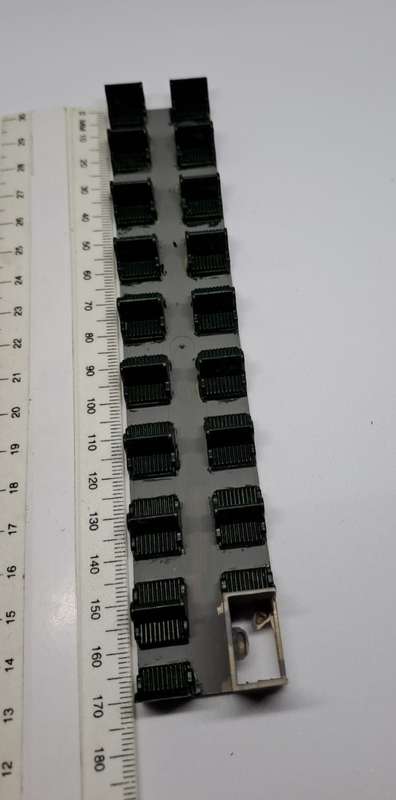 Model Trains 1:87 HO - Suburban Seats & toilet. (Green) 170mm x 32mm x 22mm