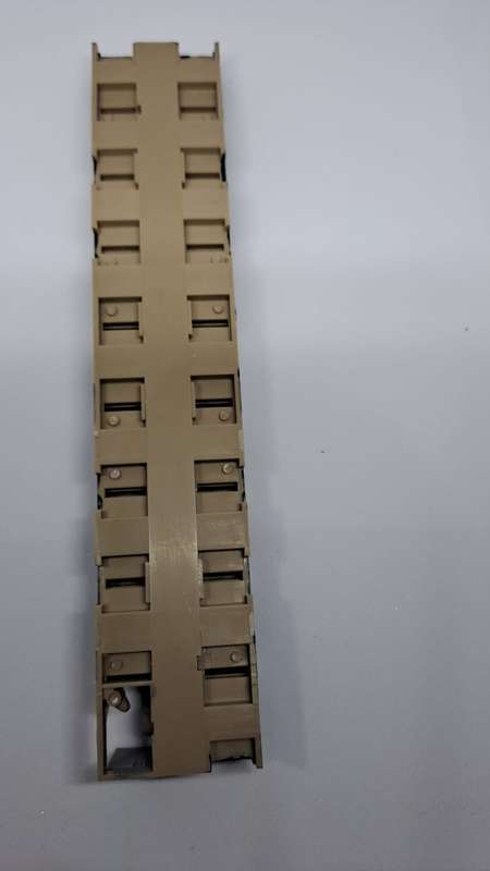 Model Trains 1:87 HO - Suburban Seats & toilet. (Green) 170mm x 32mm x 22mm