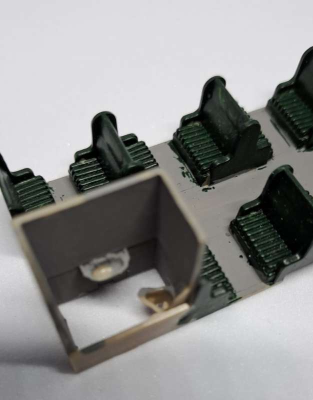 Model Trains 1:87 HO - Suburban Seats & toilet. (Green) 170mm x 32mm x 22mm