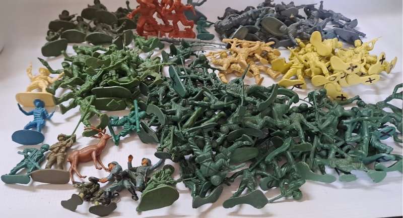 Military - Big bag plastic Army figures and cars. 190+ units