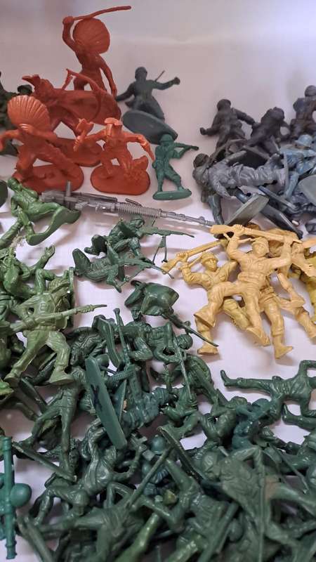 Military - Big bag plastic Army figures and cars. 190+ units