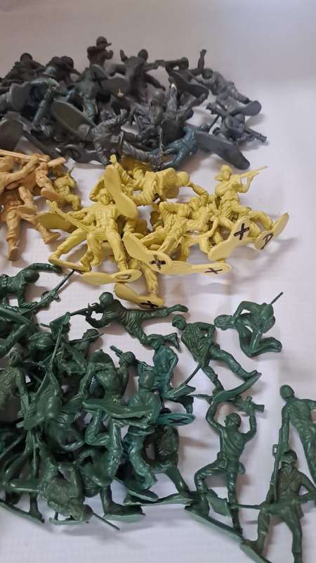 Military - Big bag plastic Army figures and cars. 190+ units
