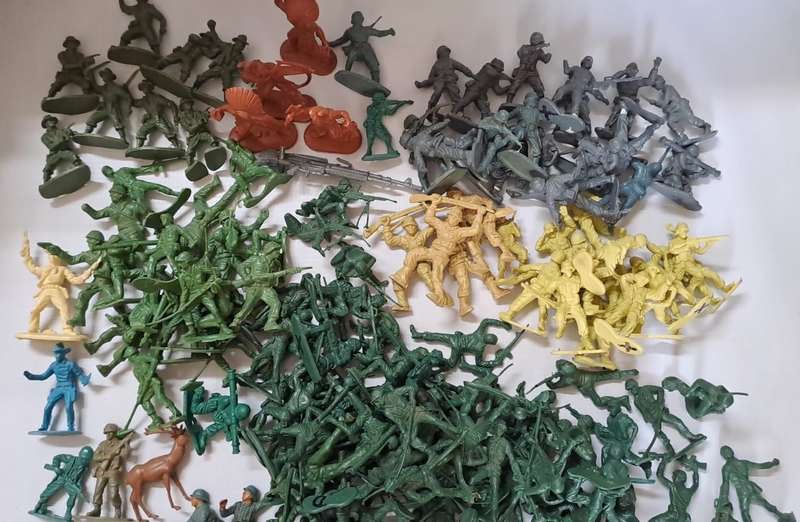 Military - Big bag plastic Army figures and cars. 190+ units