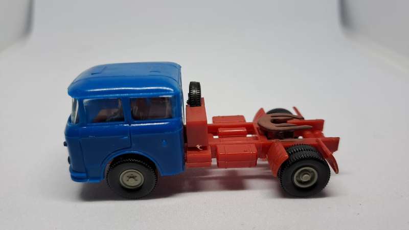 Model Trains H0-Scale 1 x Nissan?? truck. (Plastic)