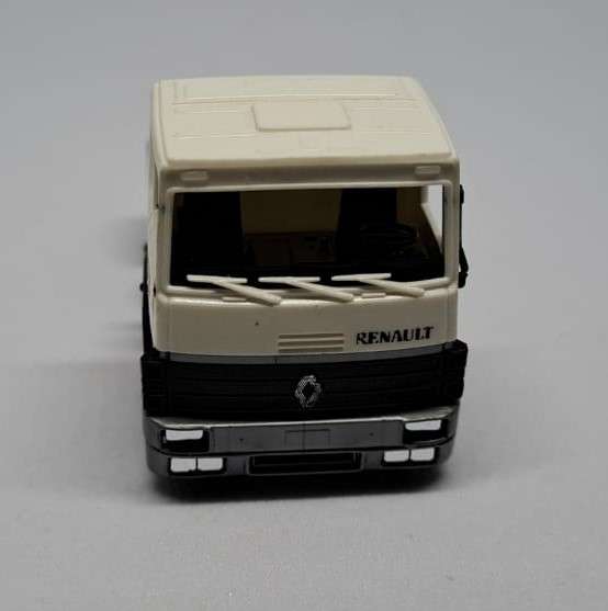 Model Trains H0-Scale 1 x Renault truck. (Plastic)