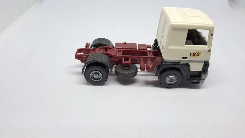 Model Trains H0-Scale 1 x Renault truck. (Plastic)