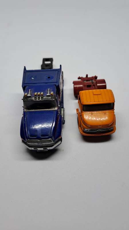 Model Trains H0-Scale 2 x Scrap trucks. See pics. (Plastic)