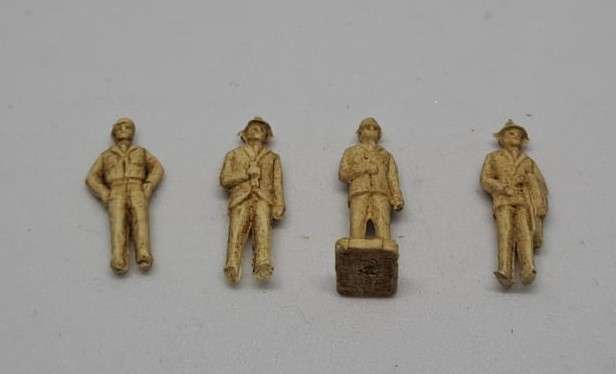 Model Trains H0-Scale 1 x Bag Figures x 4 People. (plastic/Unpainted).