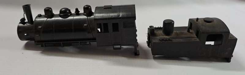 Model Trains H0-Scale 2 x Scrap loco bodies. For spares and repairs See pics. (Plastic)