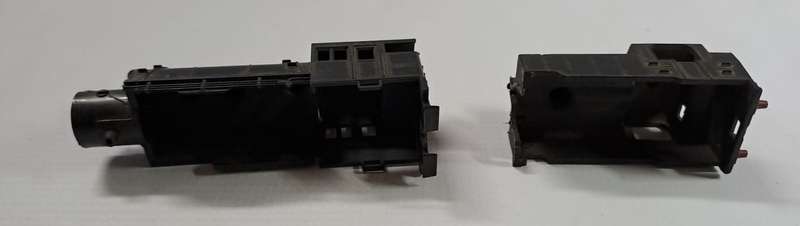 Model Trains H0-Scale 2 x Scrap loco bodies. For spares and repairs See pics. (Plastic)