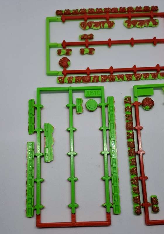 Model Trains H0-Scale 1 x Bag with 3 balcony plants. Plastic. See pics.