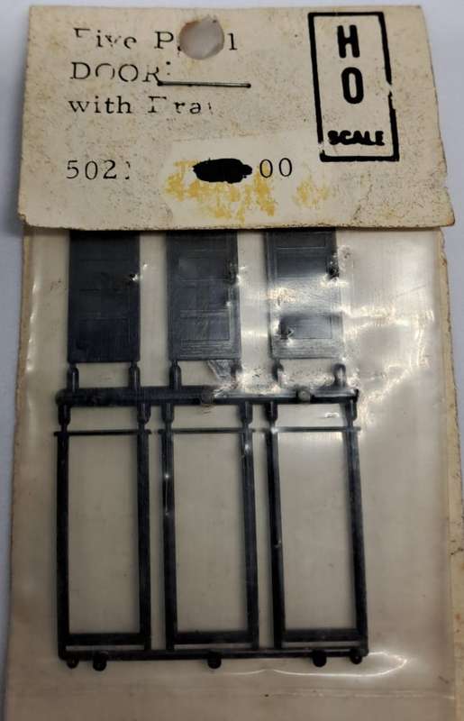 Model Trains H0-Scale 1 x Bag with 3 Doors & Frames. (Plastic)
