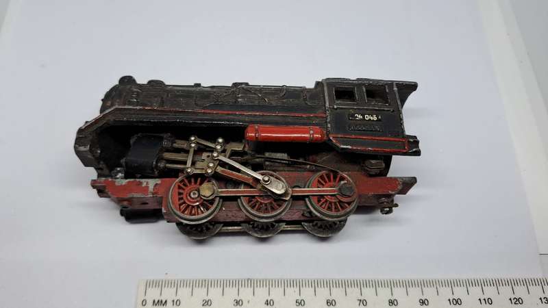 Model Trains H0-Scale 1 x Scrap Loco not tested. Not look like a runner, for spares & repairs.
