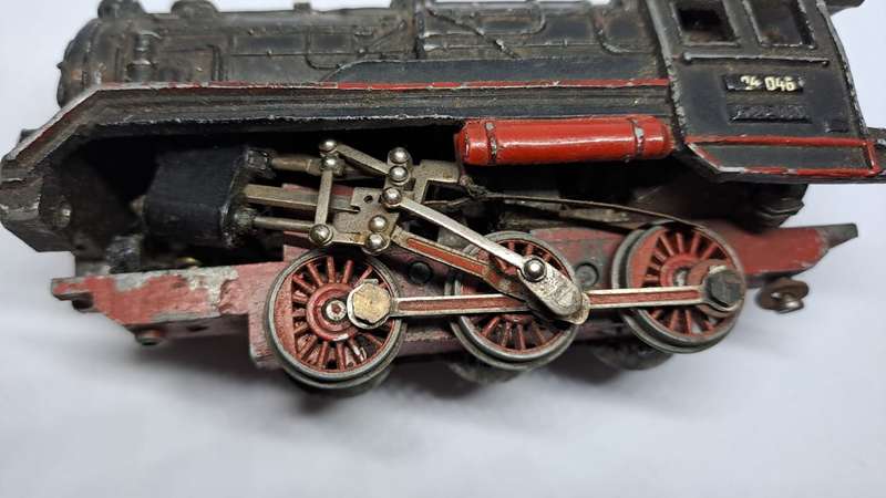 Model Trains H0-Scale 1 x Scrap Loco not tested. Not look like a runner, for spares & repairs.