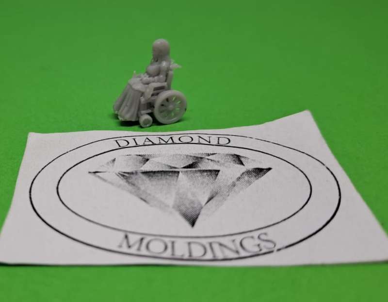 Model Trains 1/87 H0 - People - Figures Lady in Wheelchair (x1) Unpainted