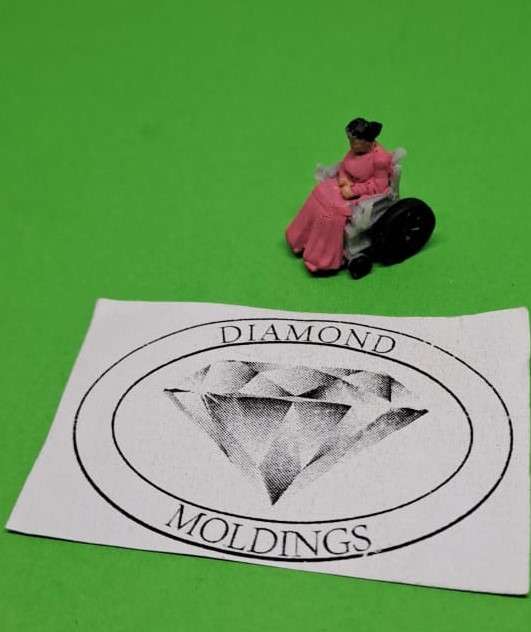 Model Trains 1/87 H0 - People - Figures Lady in Wheelchair (x1) Unpainted