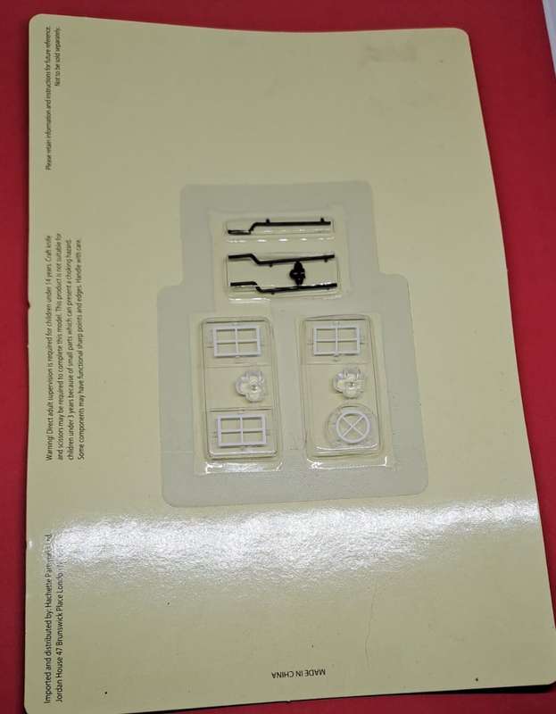 Model Trains HO/OO Scale 1 x Pack with Hachette partworks model train layout parts.