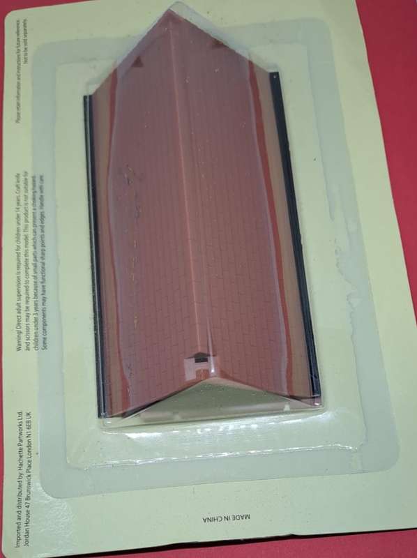 Model Trains HO/OO Scale 1 x Pack with Hachette partworks model train layout parts.