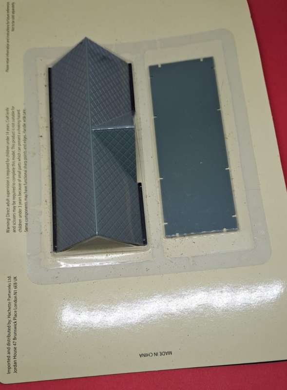 Model Trains HO/OO Scale 1 x Pack with Hachette partworks model train layout parts.