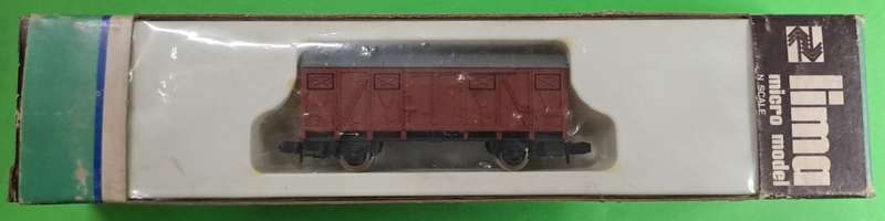Model Trains N Scale 1 x Lima Covered Goods Wagon. In box.