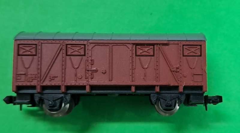 Model Trains N Scale 1 x Lima Covered Goods Wagon. In box.