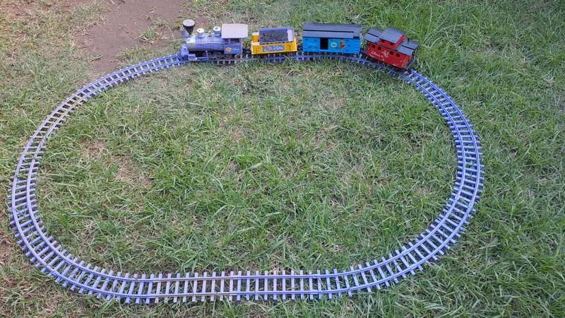 Model Trains Disney working battery operated garden or carpet train with 16 x plastic tracks.