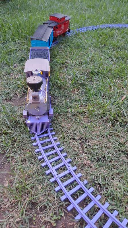 Model Trains Disney working battery operated garden or carpet train with 16 x plastic tracks.