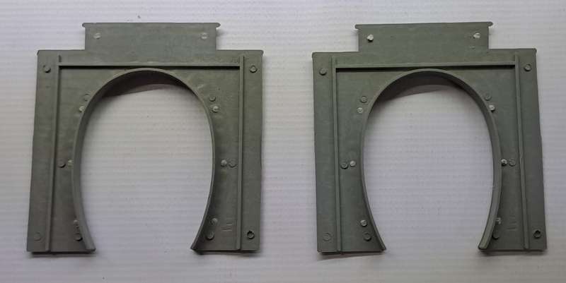Model Trains HO-Scale 1 x Bag with two plastic single tunnel entrances.
