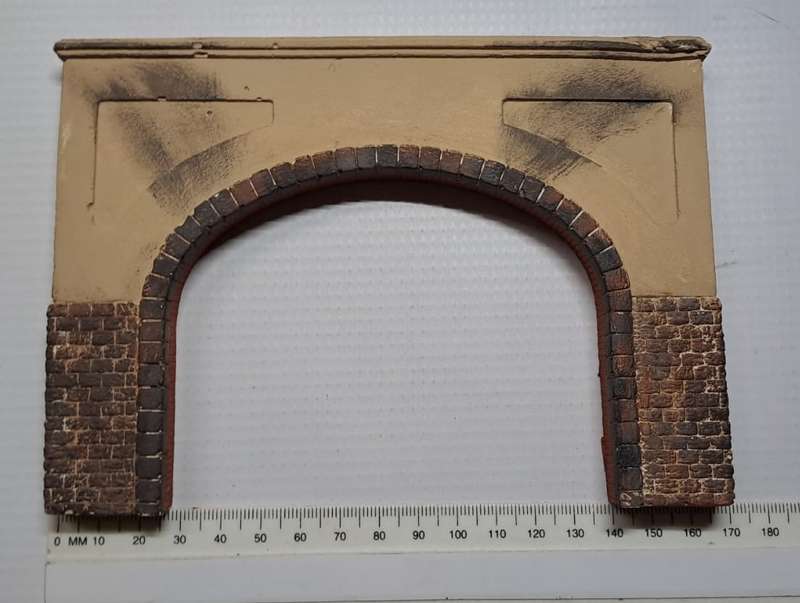 Model Trains HO-Scale 1 x Cast double tunnel entrances. See pics. 165 x 120mm