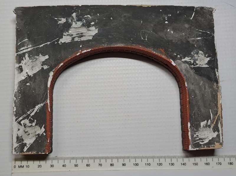 Model Trains HO-Scale 1 x Cast double tunnel entrances. See pics. 165 x 120mm