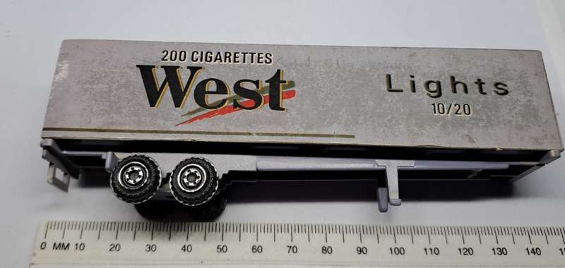 Model Trains/Track HO 1 x West Light Trailor missing hook.