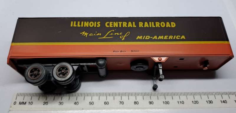 Model Trains/Track HO 1 x Illinois Sentral Railroad Trailor.