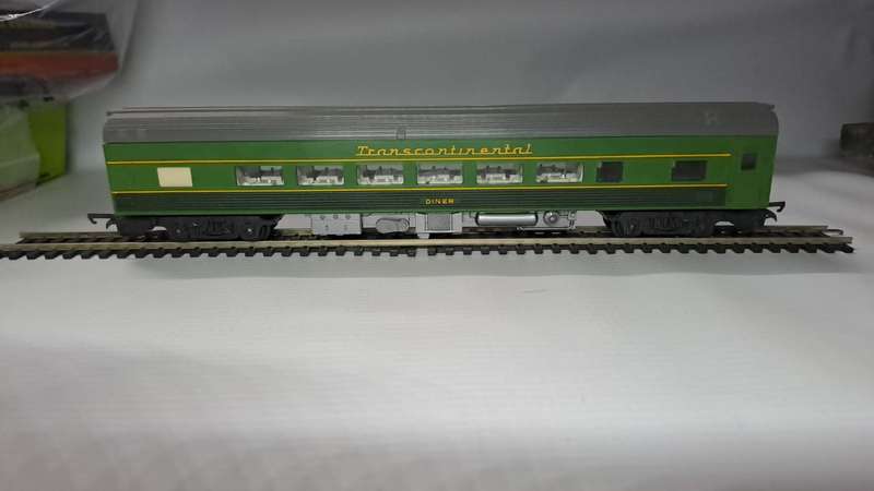 Model Trains H0 Transcontinental Diner, with plastic wheels & couplers.