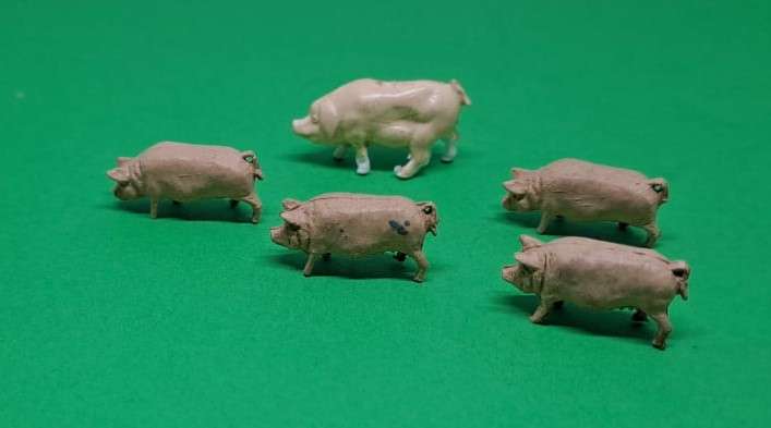 Model Trains HO 1 x Pack of 5 Pigs.