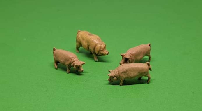 Model Trains HO 1 x Pack of 4 Pigs.