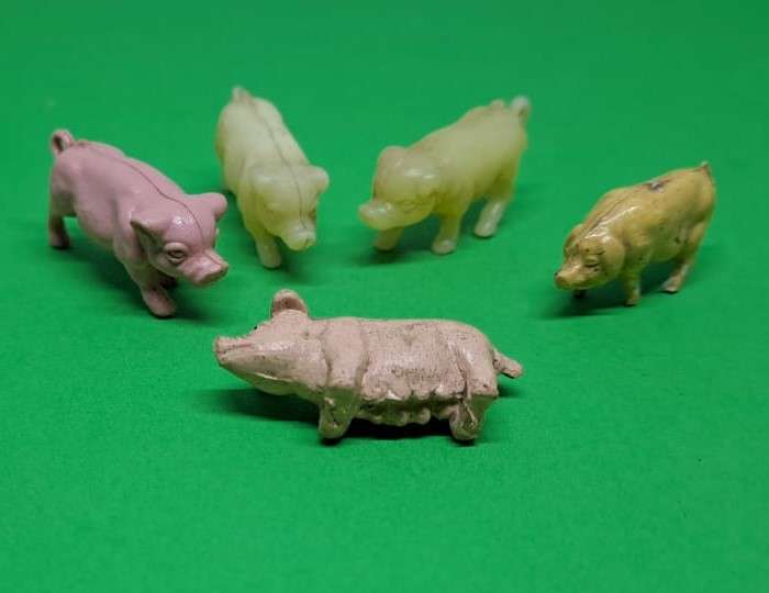 Model Trains HO 1 x Pack of 5 Pigs.