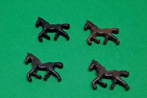 Model Trains N Scale 1 x Pack of 4 metal horses.