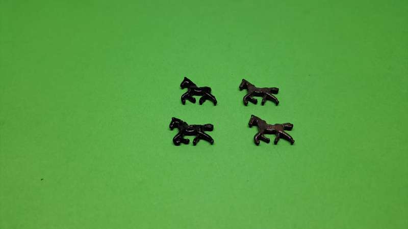 Model Trains N Scale 1 x Pack of 4 metal horses.