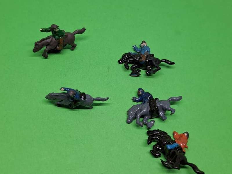 Model Trains N Scale 1 x Pack of 5 plastic horses with riders.