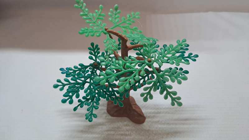 Model Trains HO ?? Scale 1 x Tomy Kiddies Station + Tree.