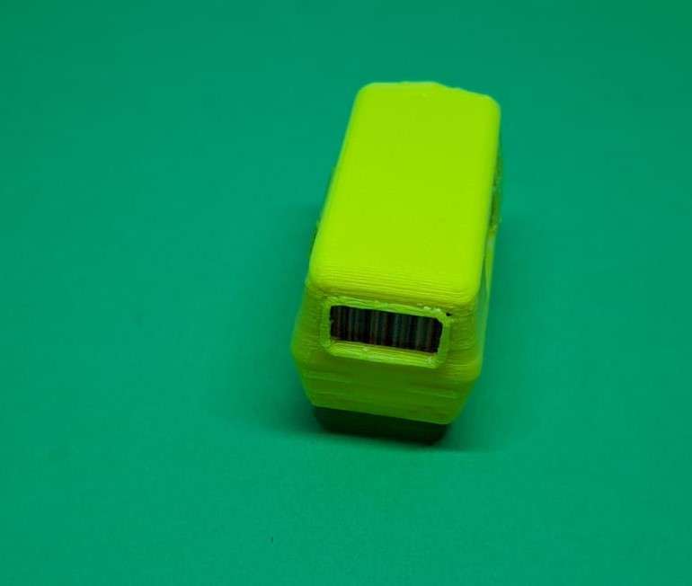 Model Trains HO 1 x Caravan Single Axis (Yellow) - 50mm x 20mm x 24mm