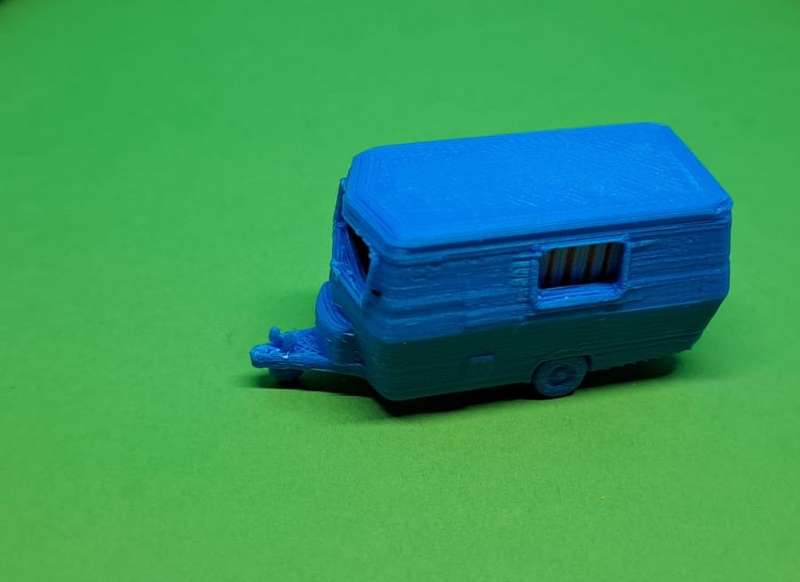 Model Trains HO 1 x Caravan Single Axis (Blue) - 50mm x 20mm x 24mm