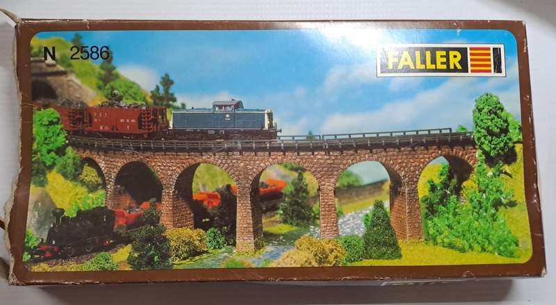 Model Trains N Scale 1 x Faller River Bridge. 300 x 32 x +- 75mm Kit