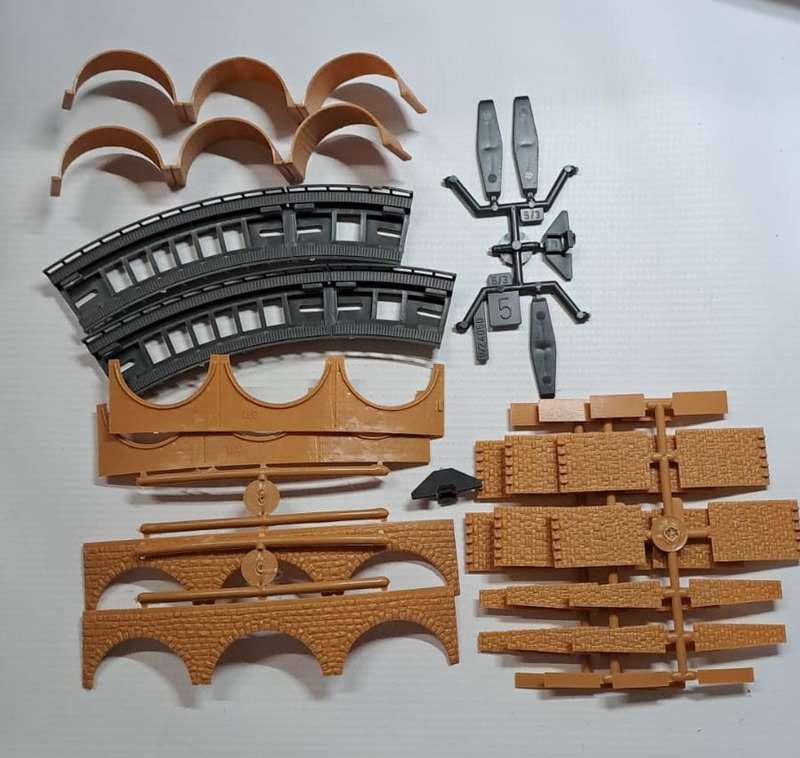 Model Trains N Scale 1 x Faller River Bridge. 300 x 32 x +- 75mm Kit