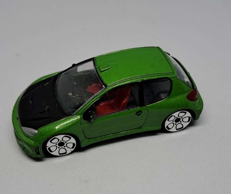 Model Trains/Track Die Cast 1/64 Scale 1 x Realtoy Car.