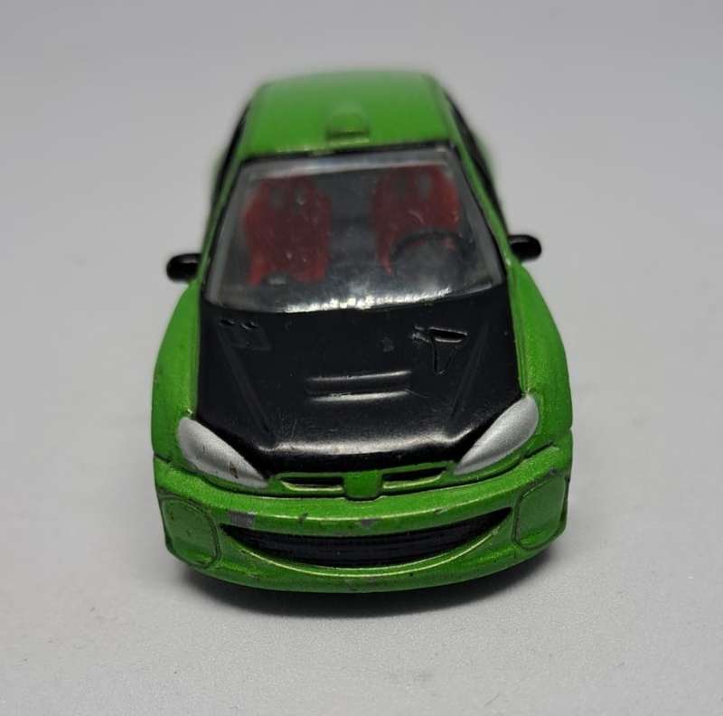 Model Trains/Track Die Cast 1/64 Scale 1 x Realtoy Car.