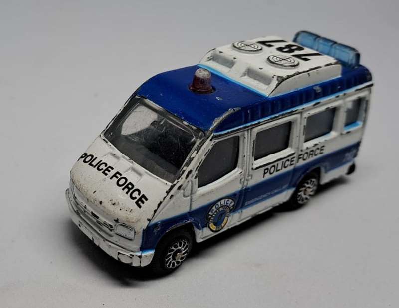 Model Trains/Track Die Cast 1/64 Scale 1 x B1 Police Force.