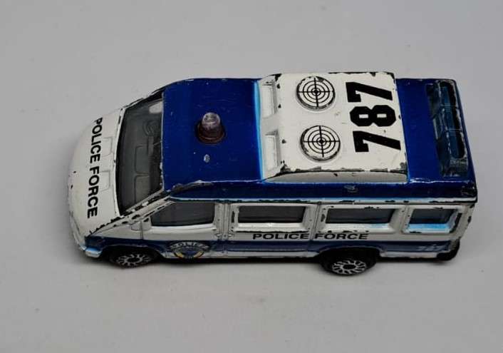 Model Trains/Track Die Cast 1/64 Scale 1 x B1 Police Force.