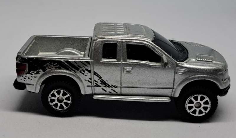 Model Trains/Track Die Cast 1/64 Scale 1 x Maistro Ford F-150 SVT Raptor.